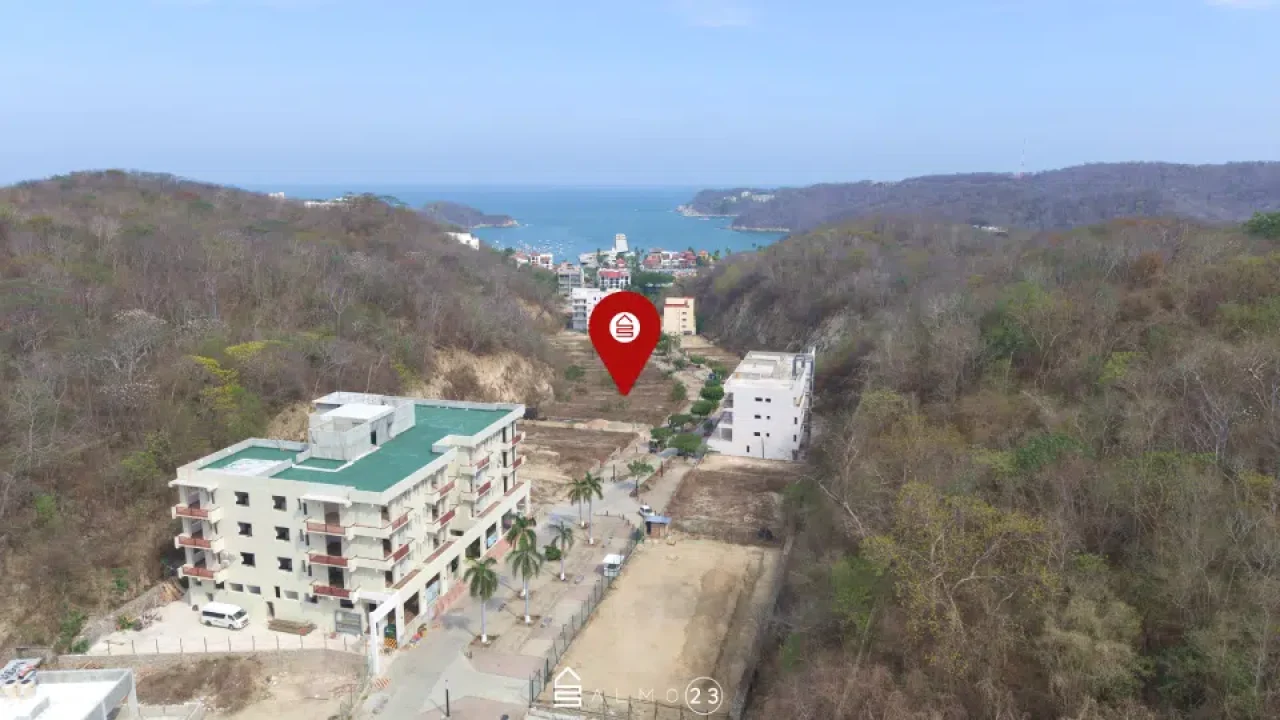 Land for sale near the beach in Santa Cruz Huatulco, with a strategic location close to hotels, tourist areas, and residential developments.
